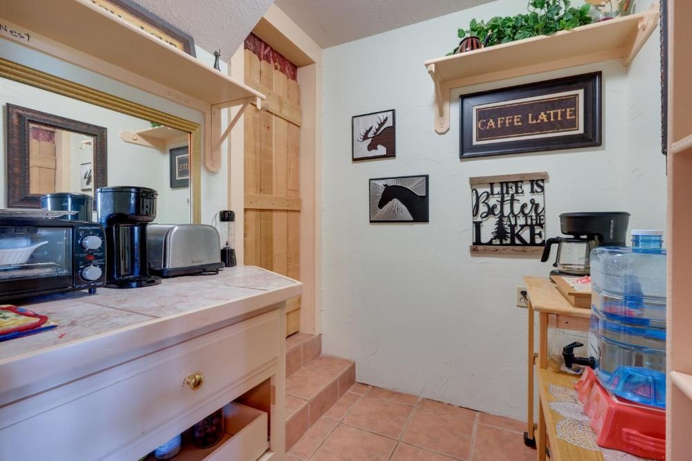 Tastefully Exotic Apt with Patio - Walk to Canyon Lake